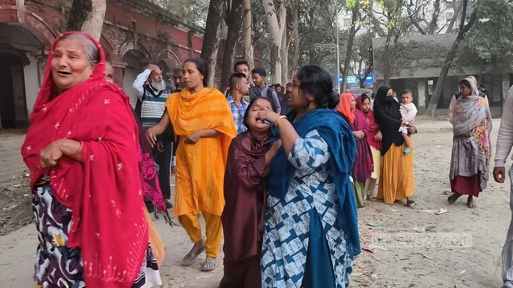 ল্যাম্পপোস্ট চুরি করতে গিয়ে বিদ্যুৎস্পৃষ্টে দুই যুবকের মৃত্যু